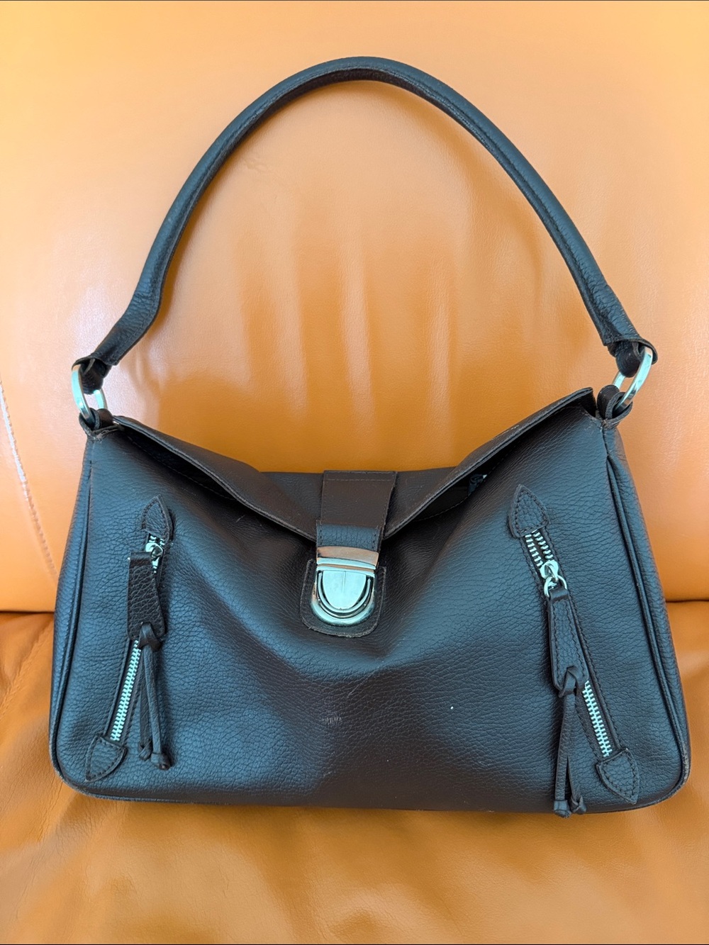 Classic Brown Leather Shoulder Bag - Sleek Everyday Style